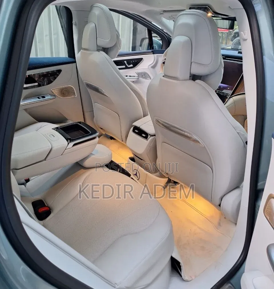 Mercedes-Benz EQE 2025 Blue