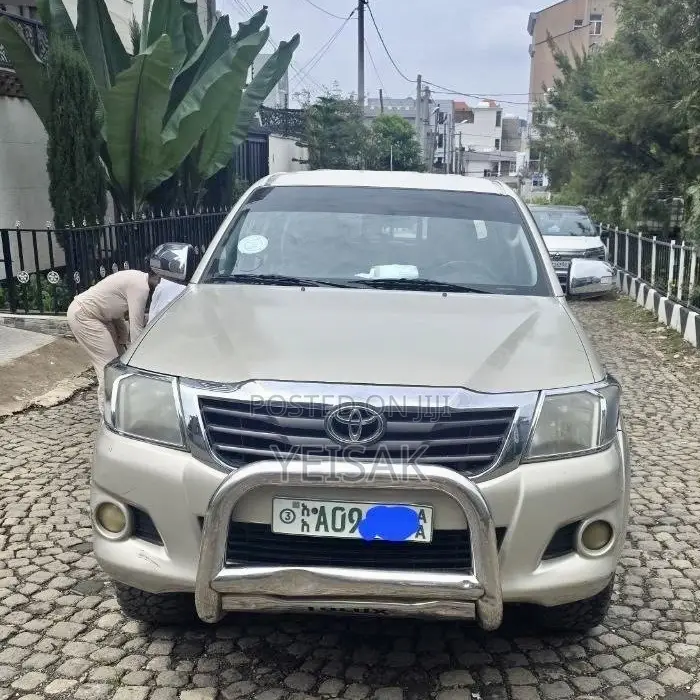 Toyota Hilux 2014 Gold