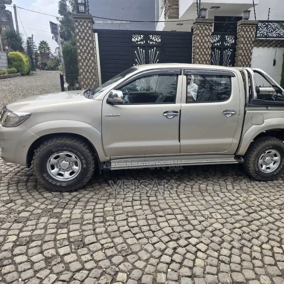 Toyota Hilux 2014 Gold