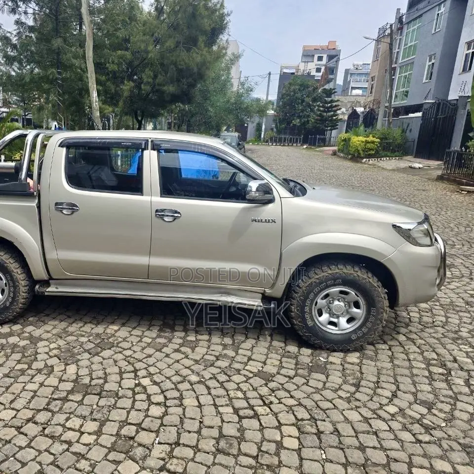 Toyota Hilux 2014 Gold