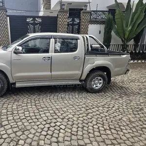Toyota Hilux 2014 Gold