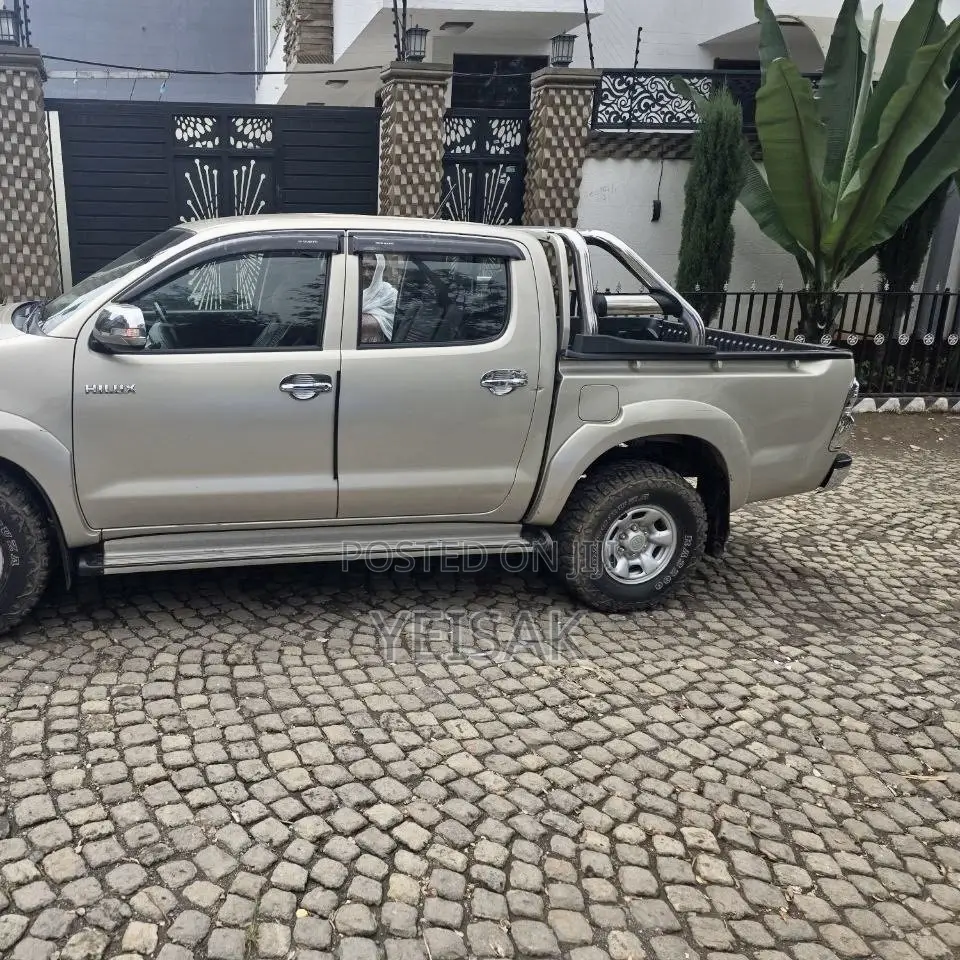 Toyota Hilux 2014 Gold