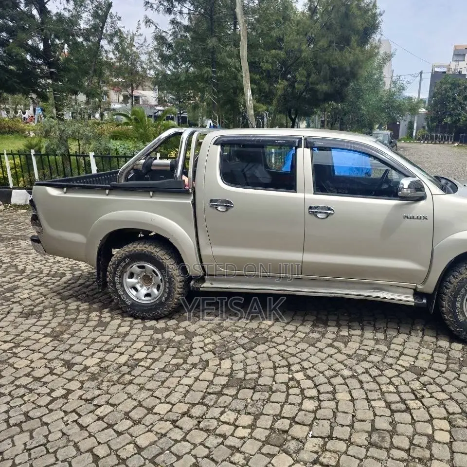 Toyota Hilux 2014 Gold