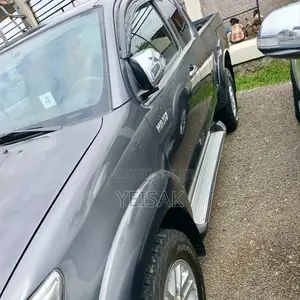 Toyota Hilux 2014 Black