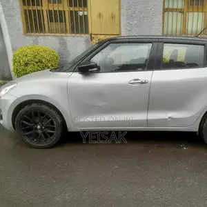 Suzuki Swift 2022 Silver