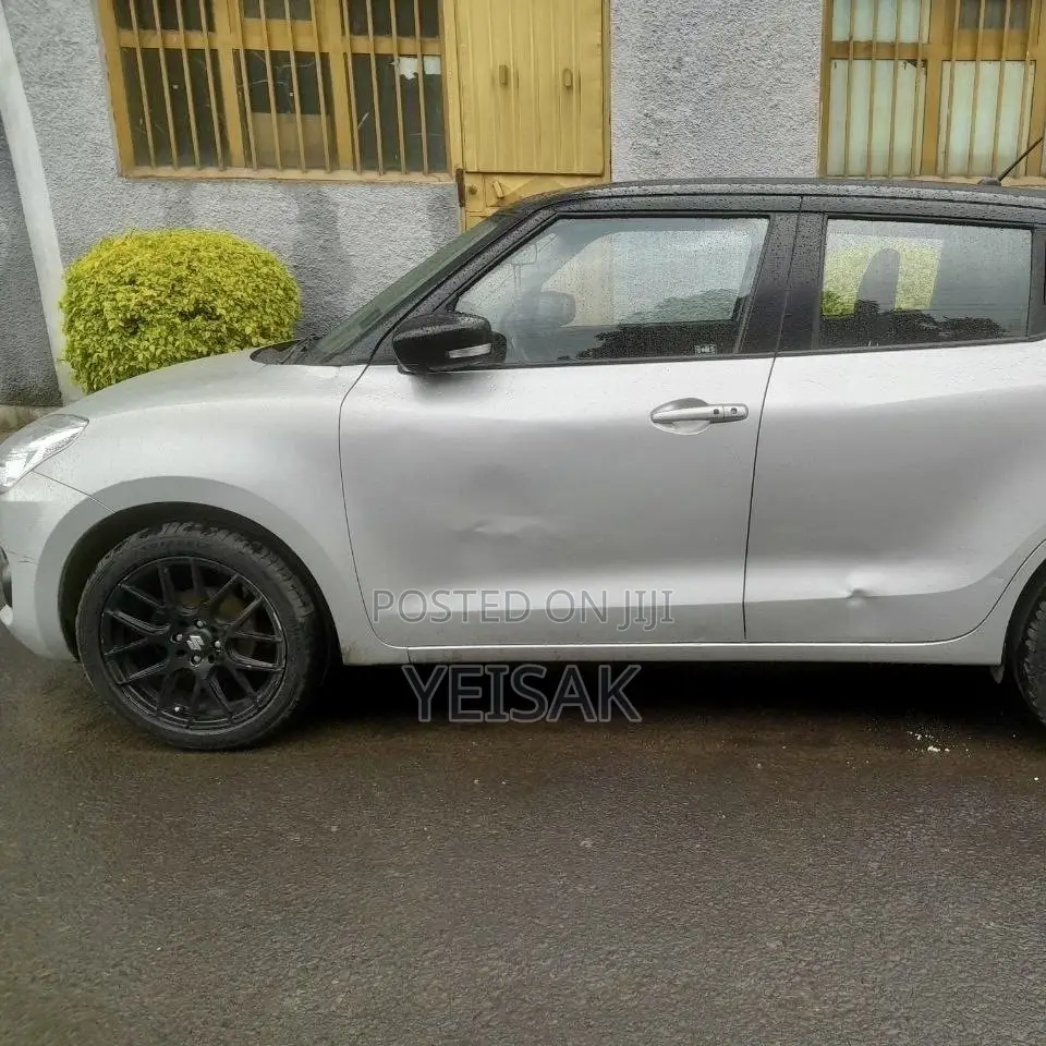 Suzuki Swift 2022 Silver