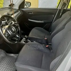 Suzuki Swift 2022 Silver