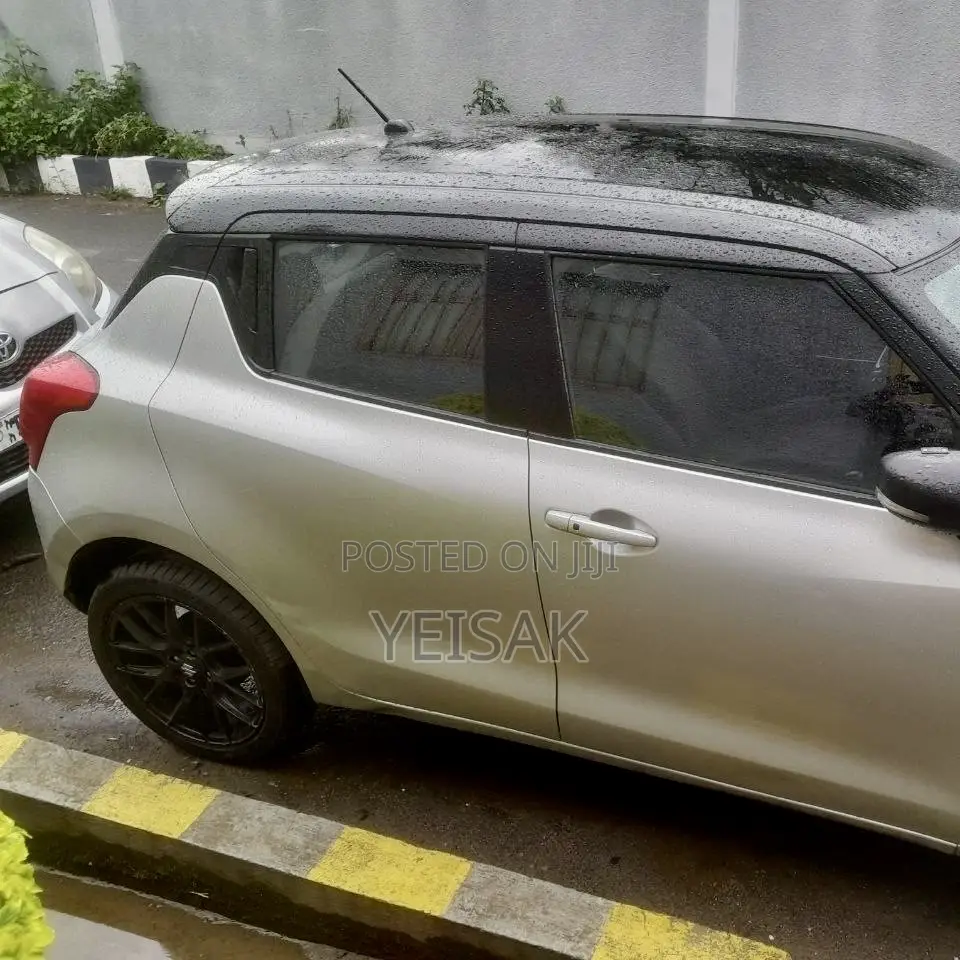 Suzuki Swift 2022 Silver
