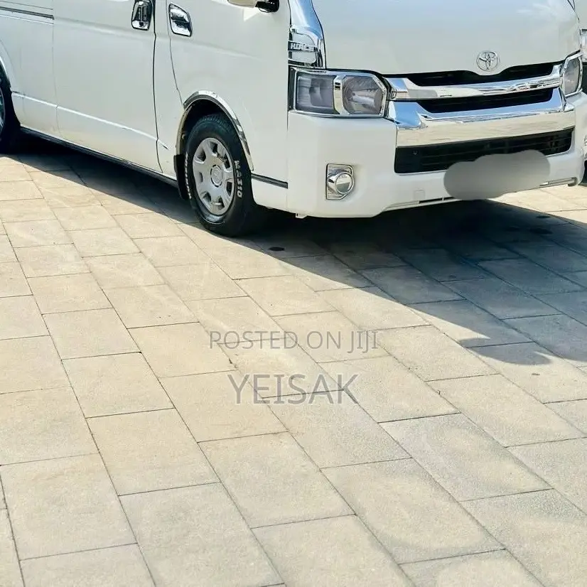 Toyota HiAce 2015 White