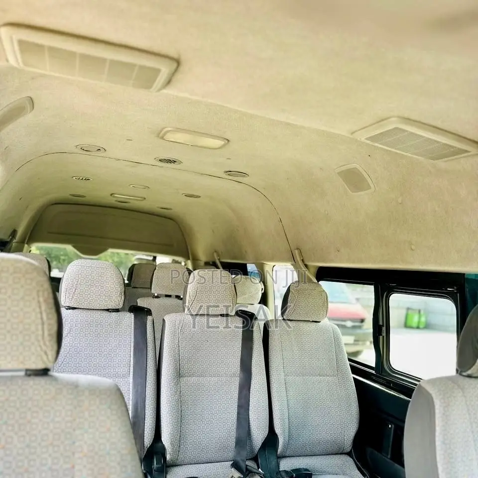 Toyota HiAce 2015 White