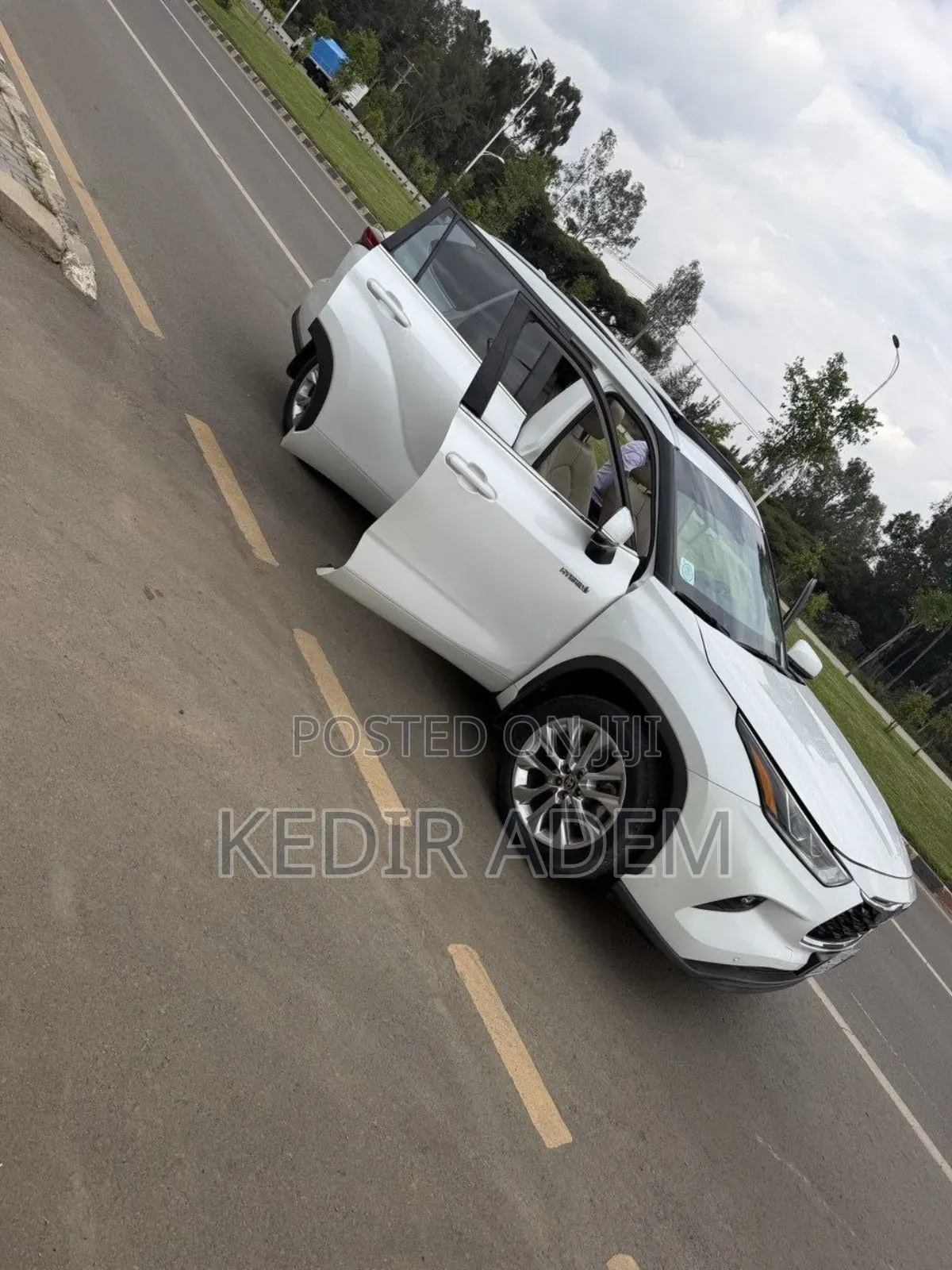 Toyota Highlander Hybrid 2024 White