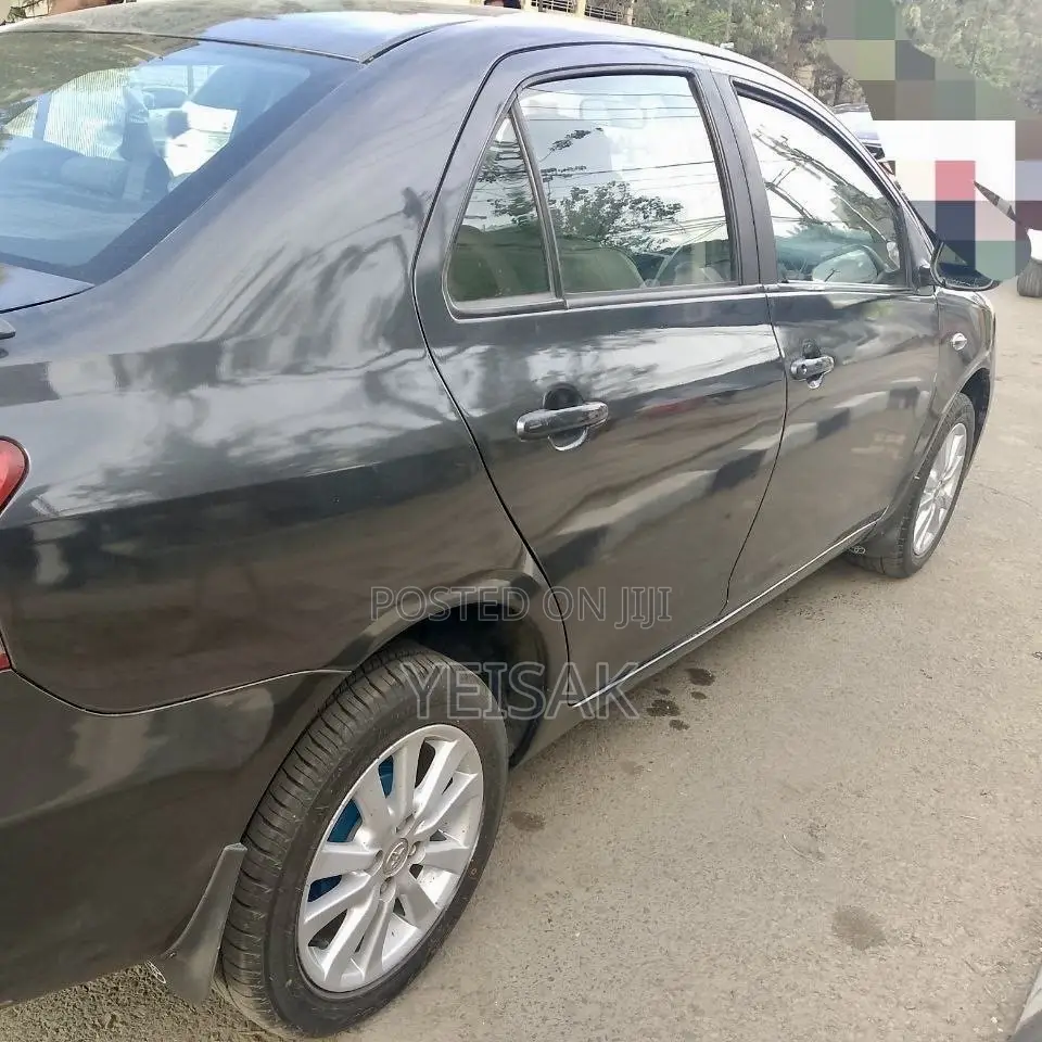 Toyota Yaris 2008 Gray