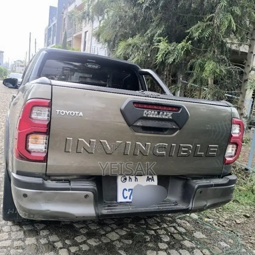 Toyota Hilux 2021 Gray