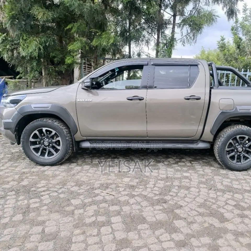 Toyota Hilux 2021 Gray