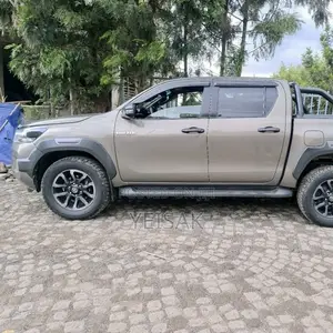Toyota Hilux 2021 Gray