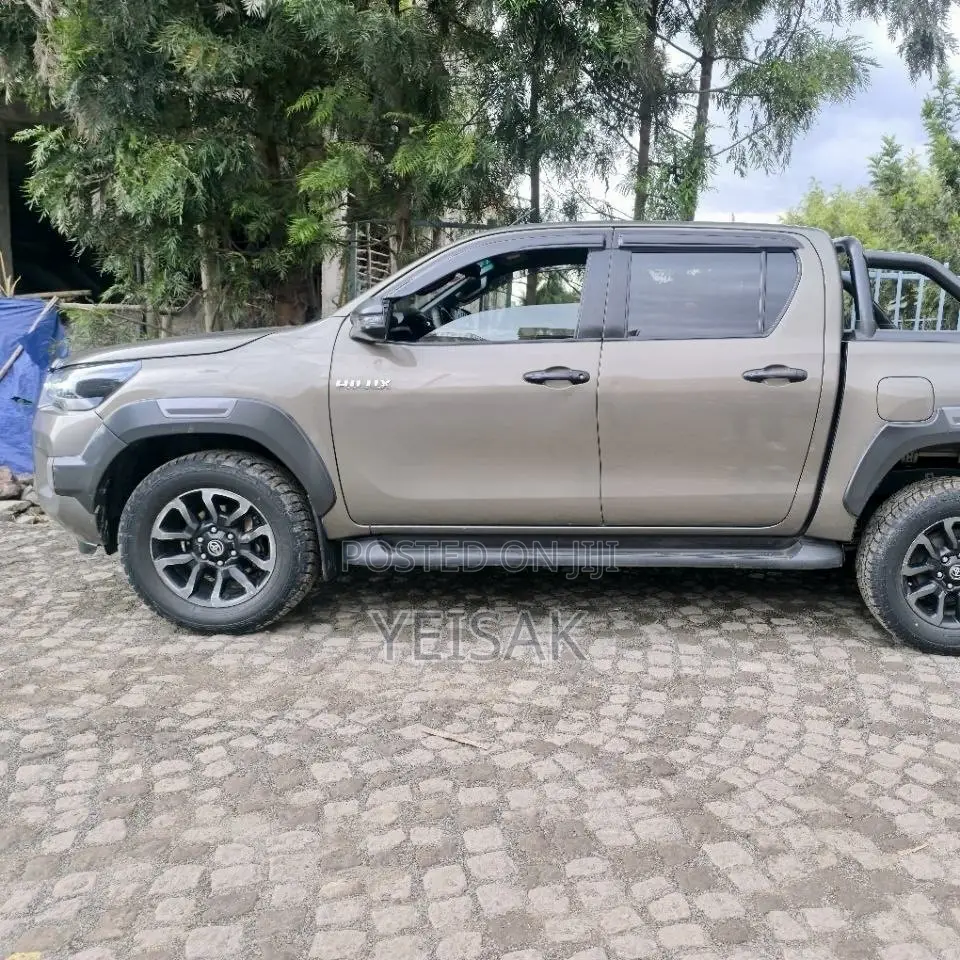 Toyota Hilux 2021 Gray