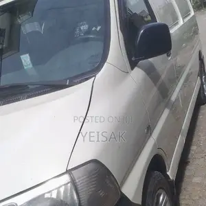 Toyota HiAce 2011 White