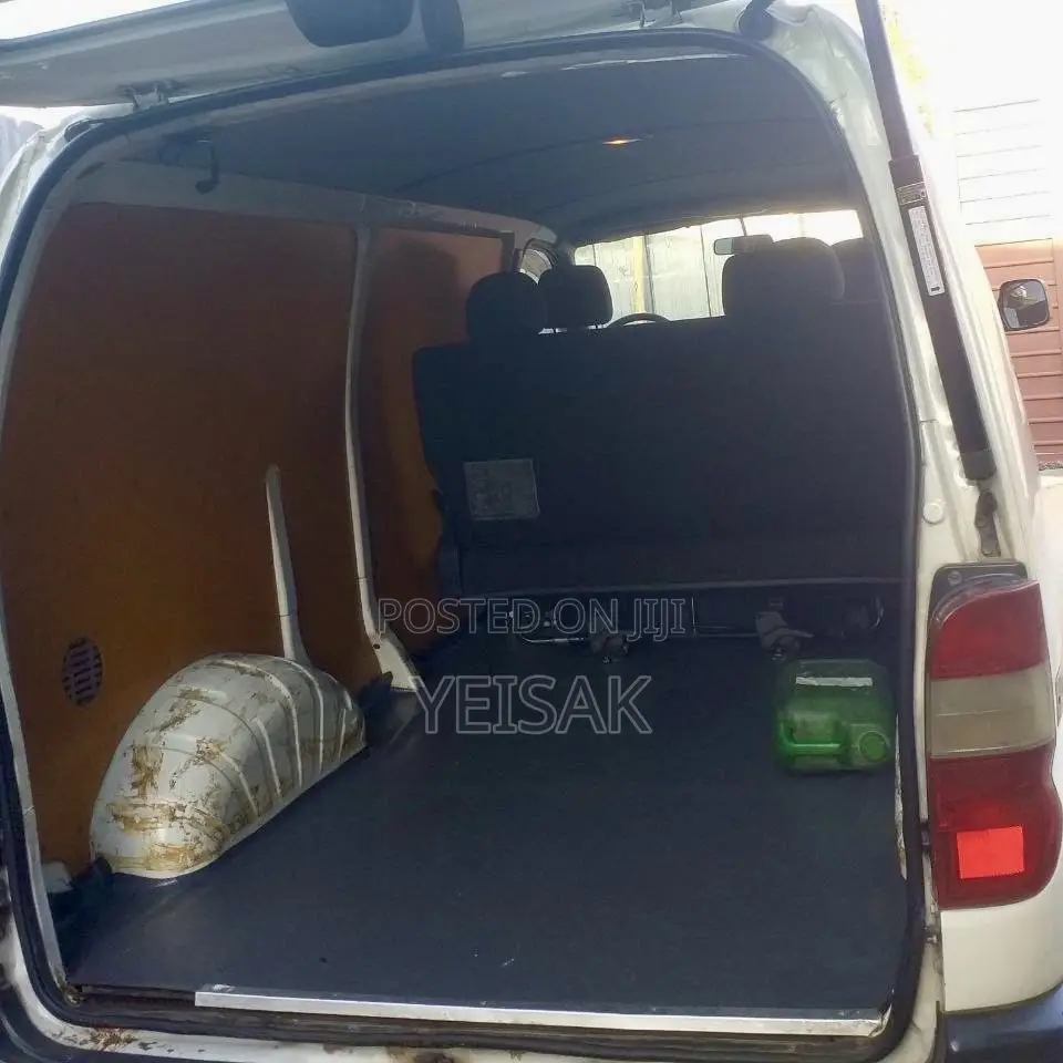 Toyota HiAce 2011 White