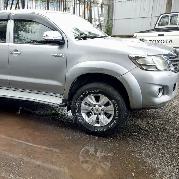 Toyota Hilux 2015 Silver
