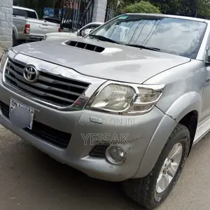 Toyota Hilux 2015 Silver