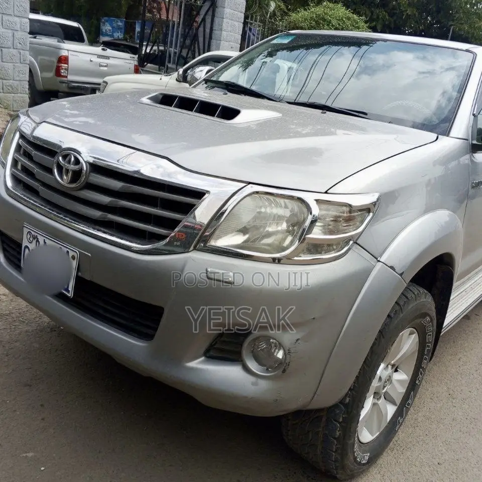 Toyota Hilux 2015 Silver