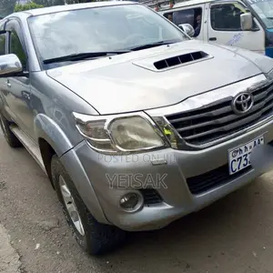 Toyota Hilux 2015 Silver