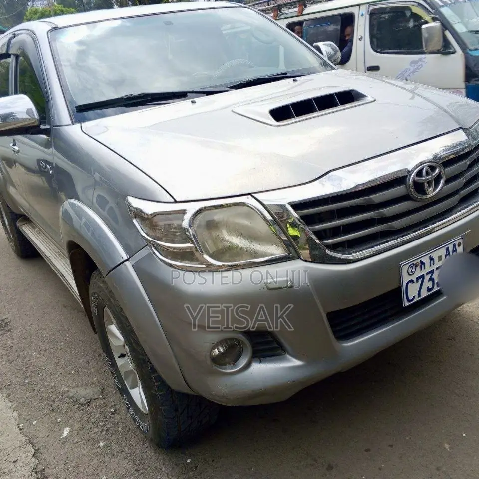 Toyota Hilux 2015 Silver