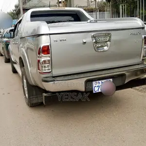 Toyota Hilux 2015 Silver