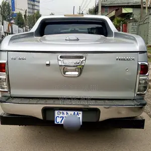 Toyota Hilux 2015 Silver