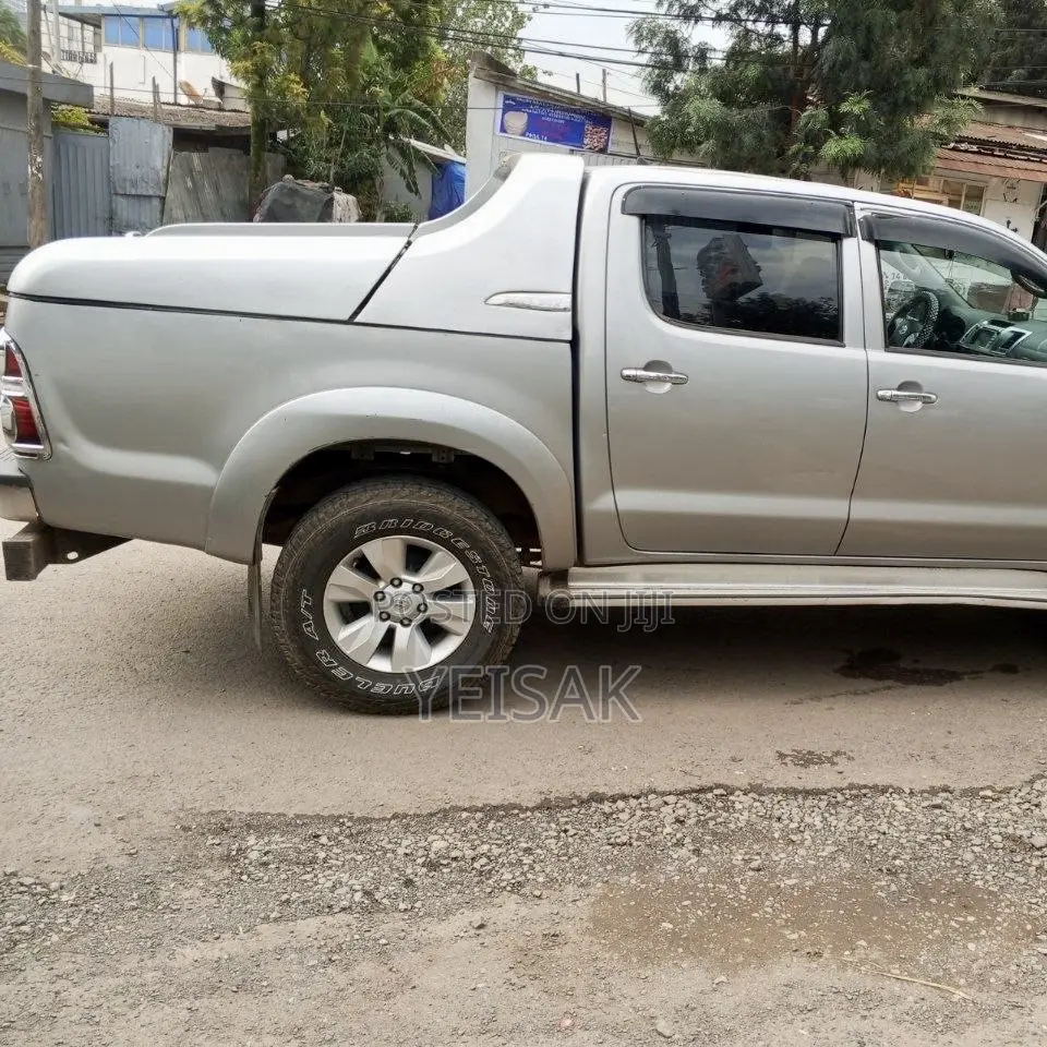 Toyota Hilux 2015 Silver