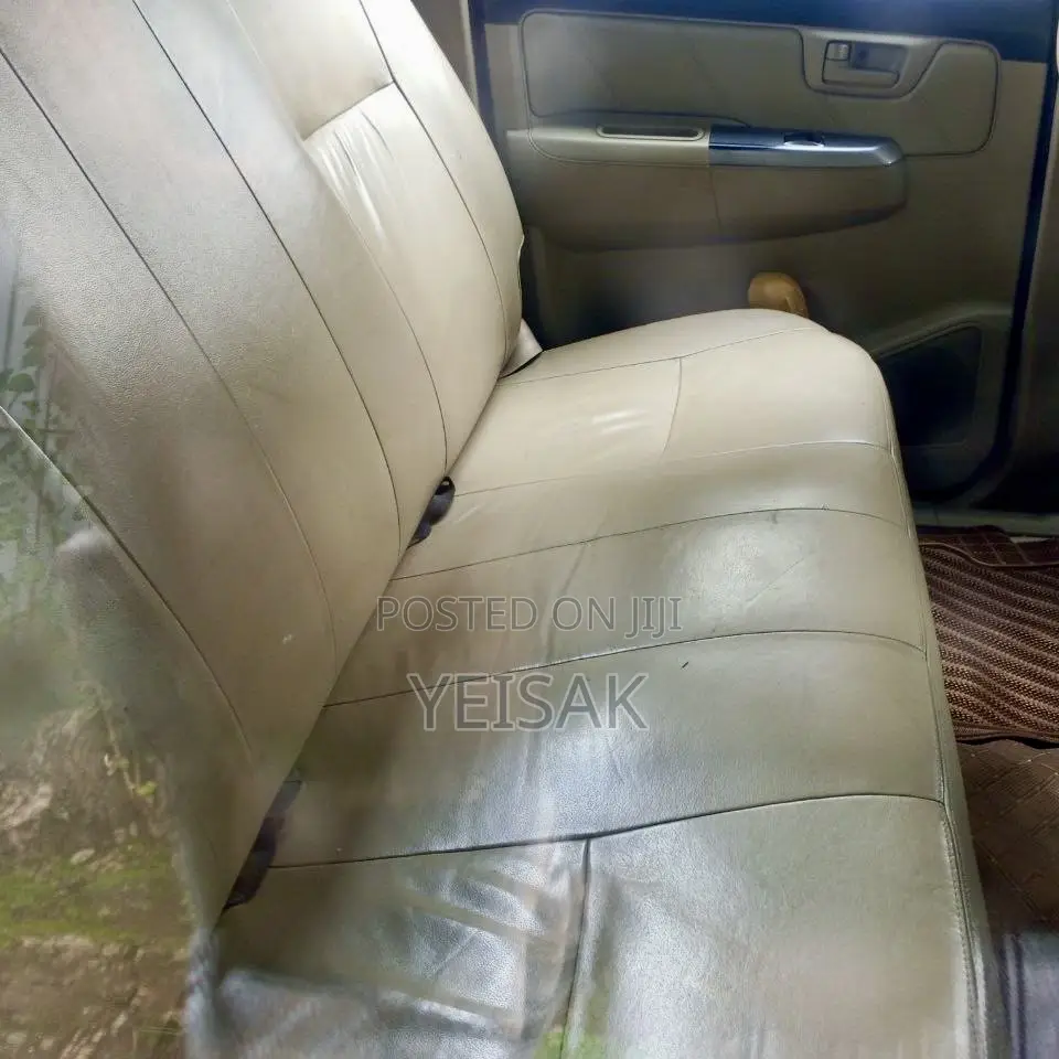 Toyota Hilux 2013 Gold
