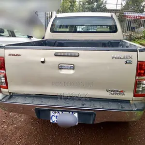 Toyota Hilux 2013 Gold