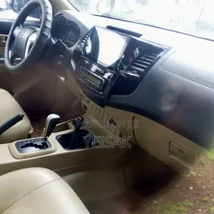 Toyota Hilux 2013 Gold