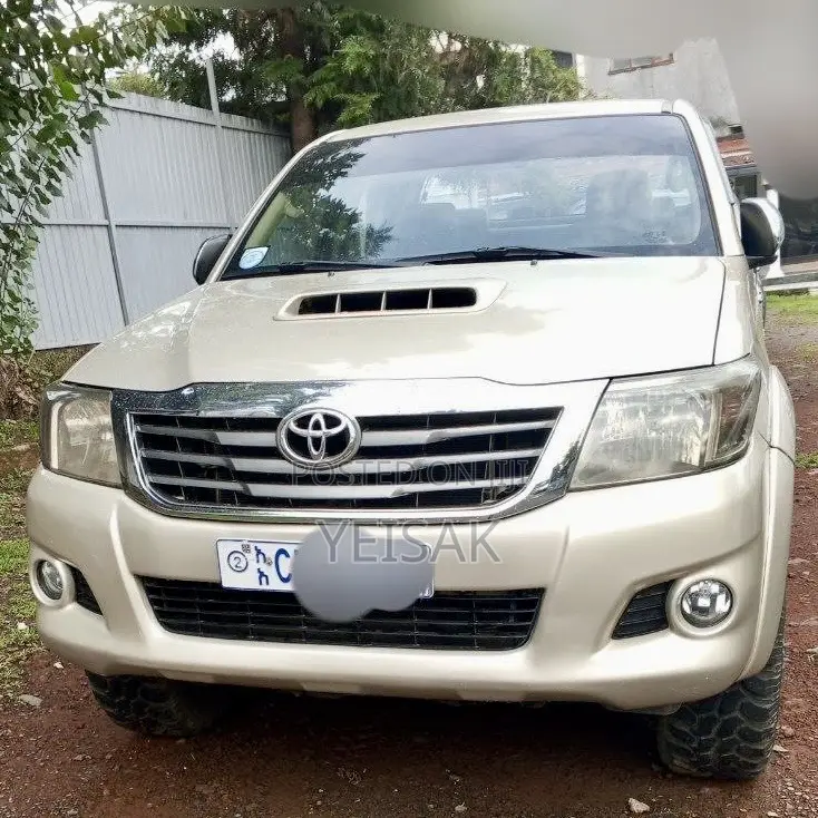 Toyota Hilux 2013 Gold