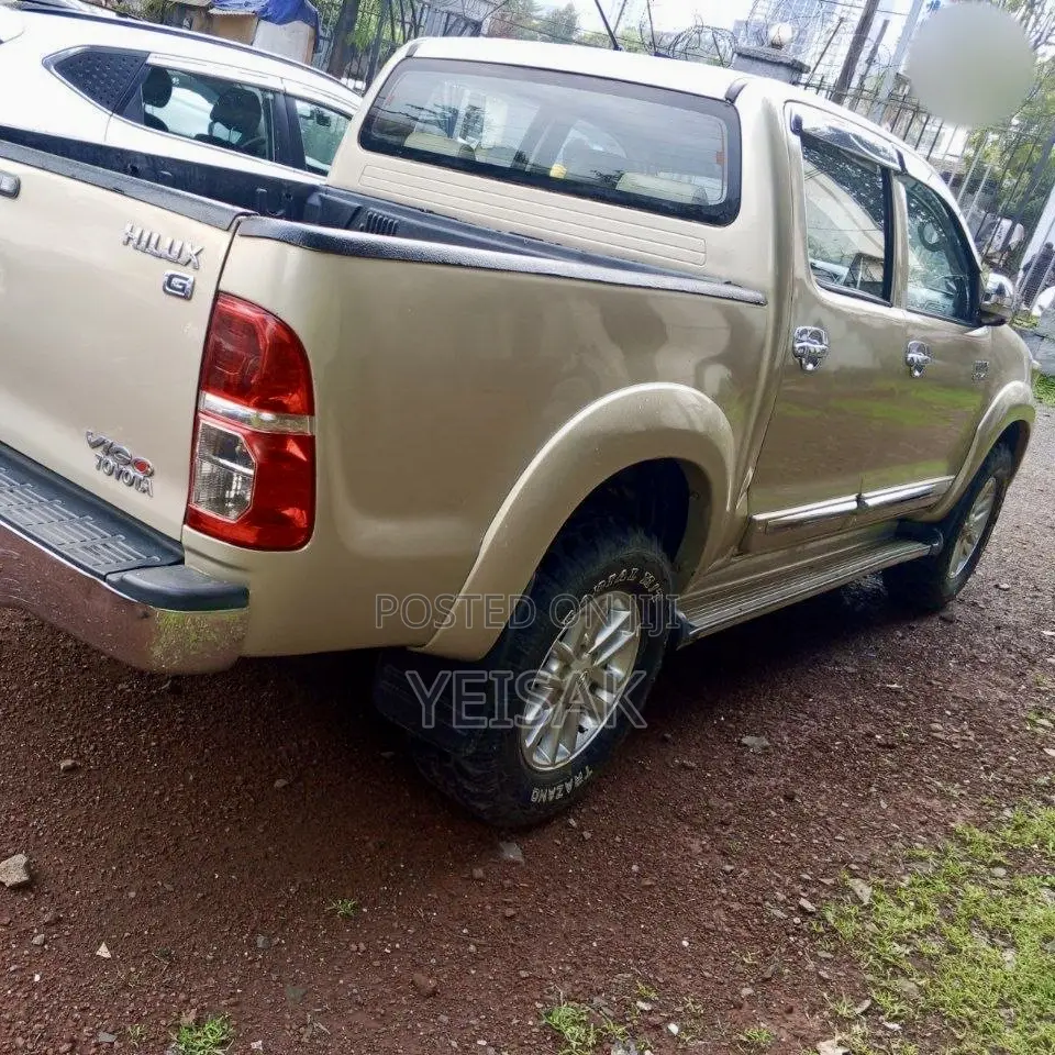 Toyota Hilux 2013 Gold