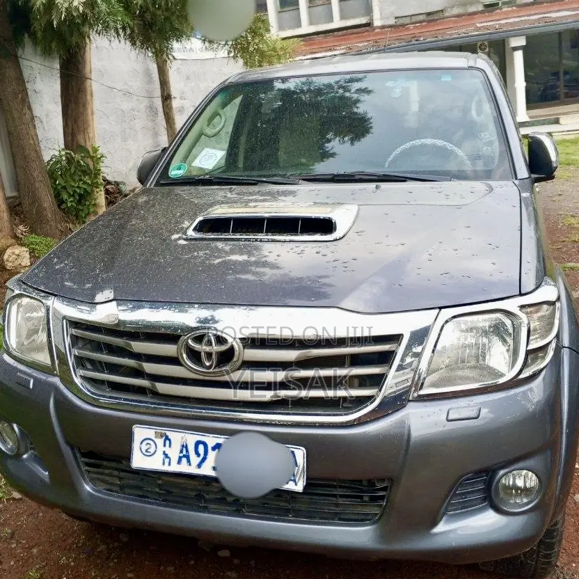 Toyota Hilux 2013 Gray
