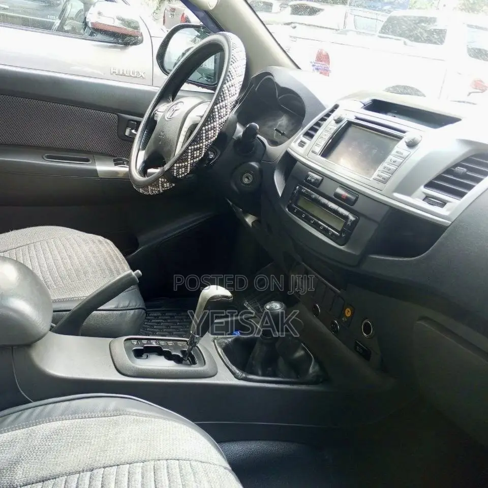 Toyota Hilux 2013 Gray