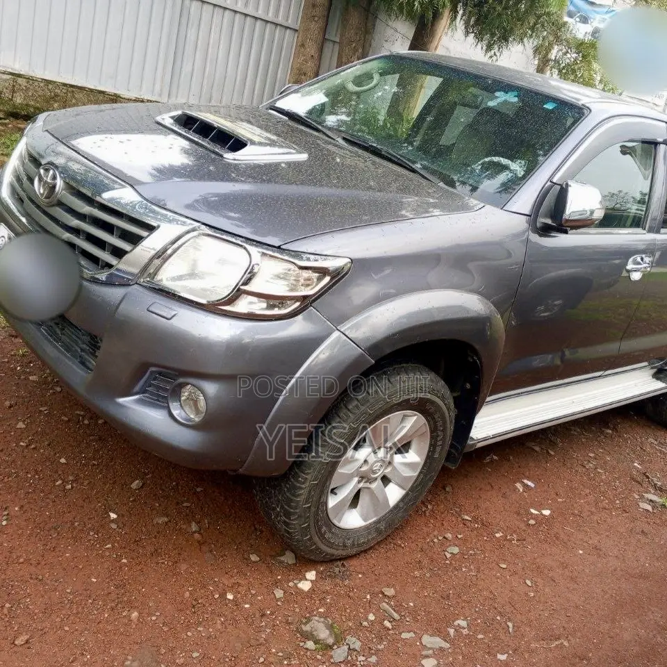 Toyota Hilux 2013 Gray