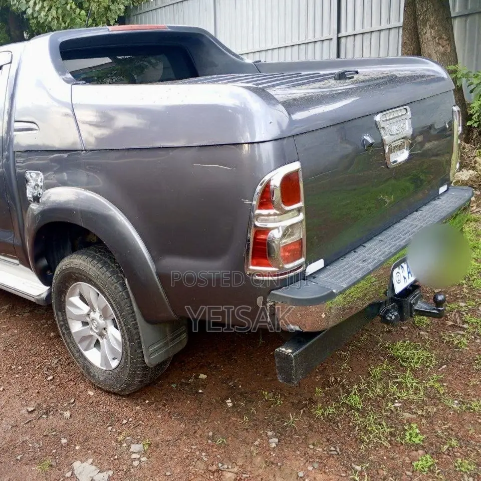Toyota Hilux 2013 Gray