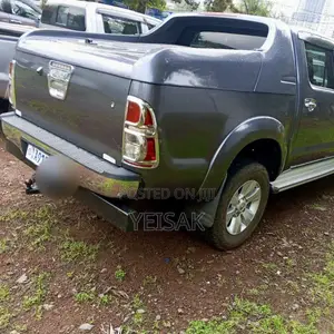 Toyota Hilux 2013 Gray