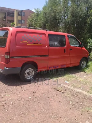 Toyota HiAce 2006 Red