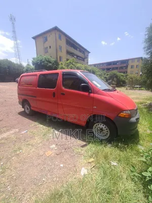 Toyota HiAce 2006 Red