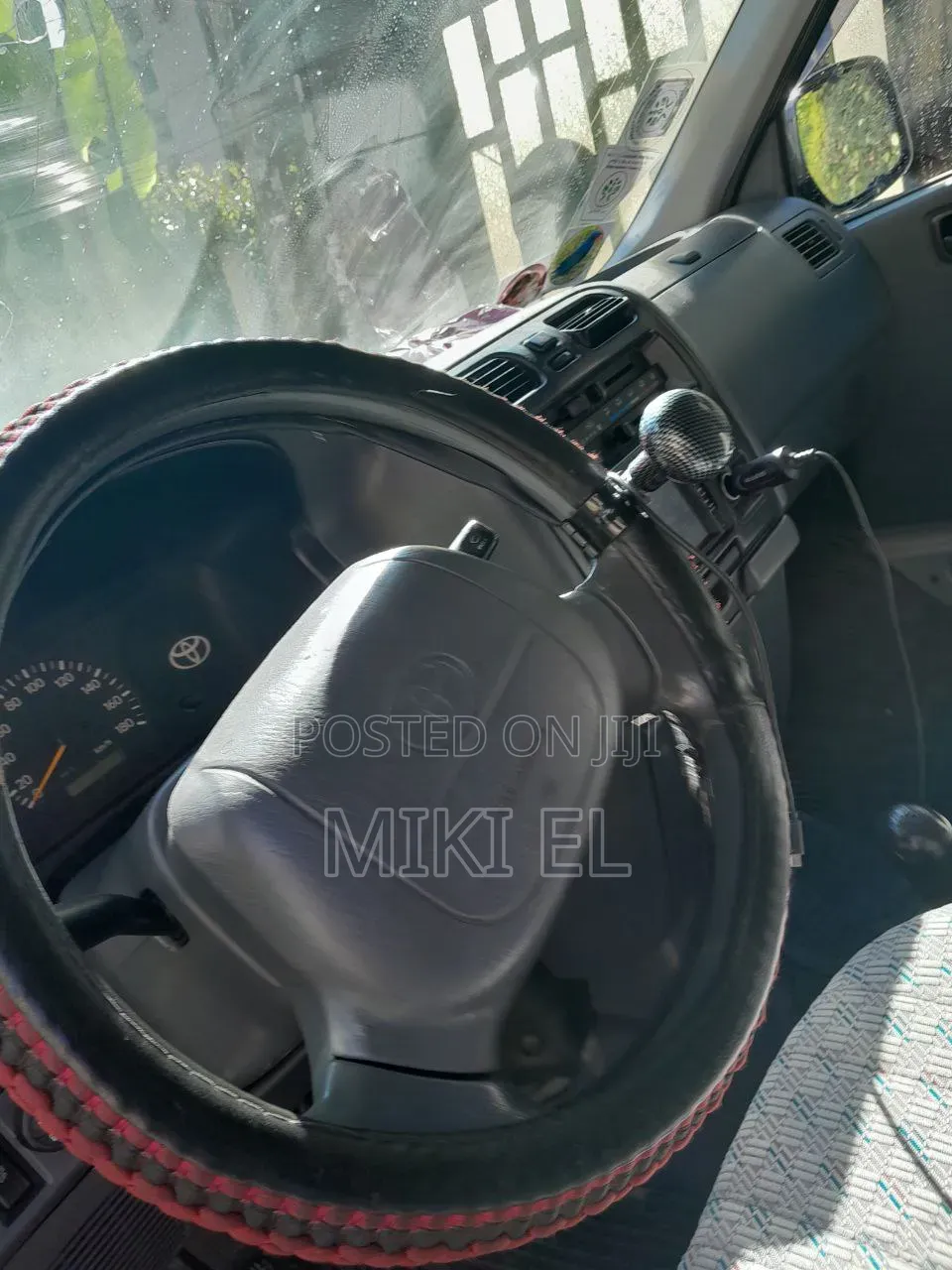 Toyota HiAce 2006 Red