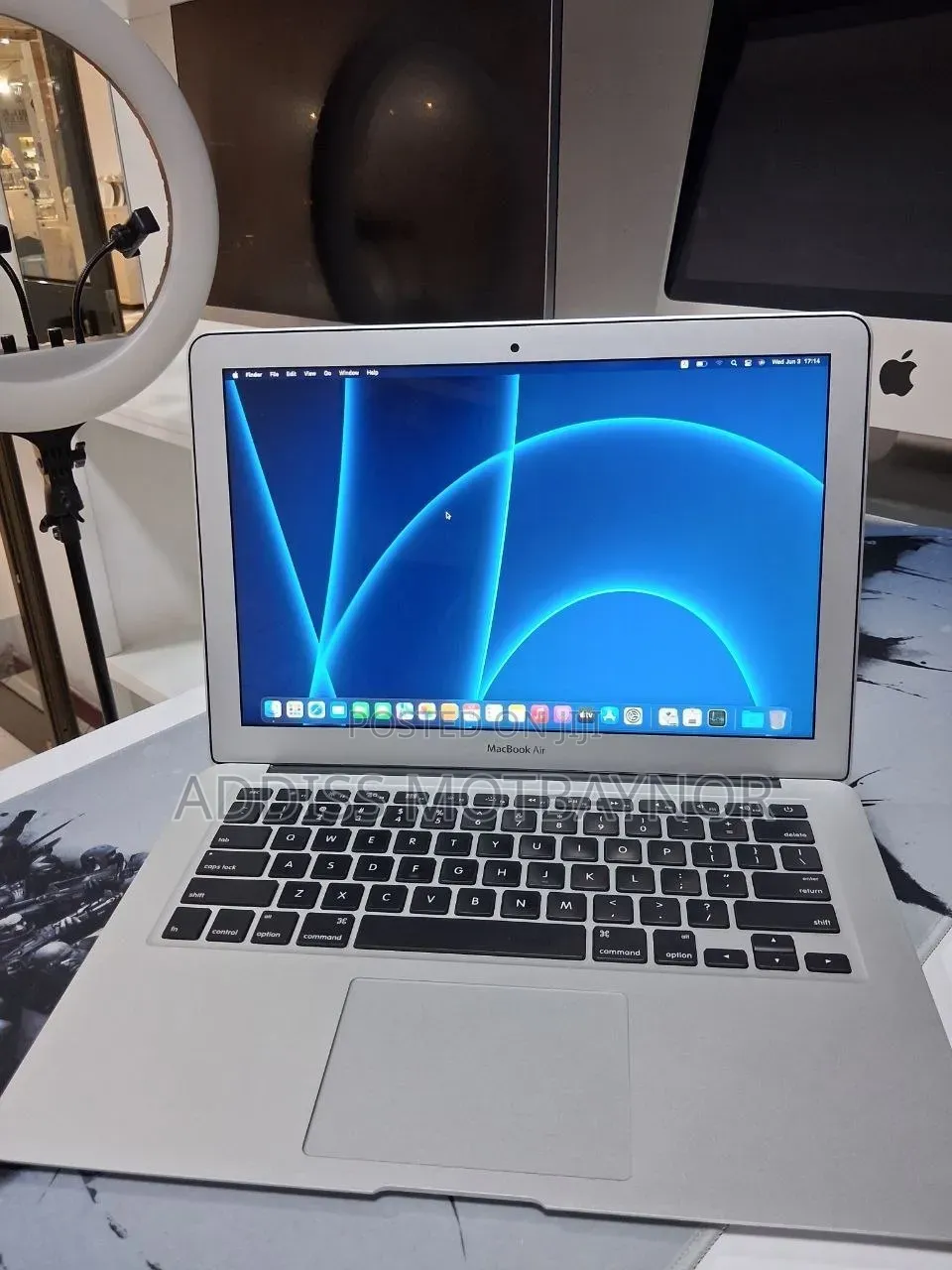 New Laptop Apple MacBook 2015 8GB Intel Core i5 SSD 256GB