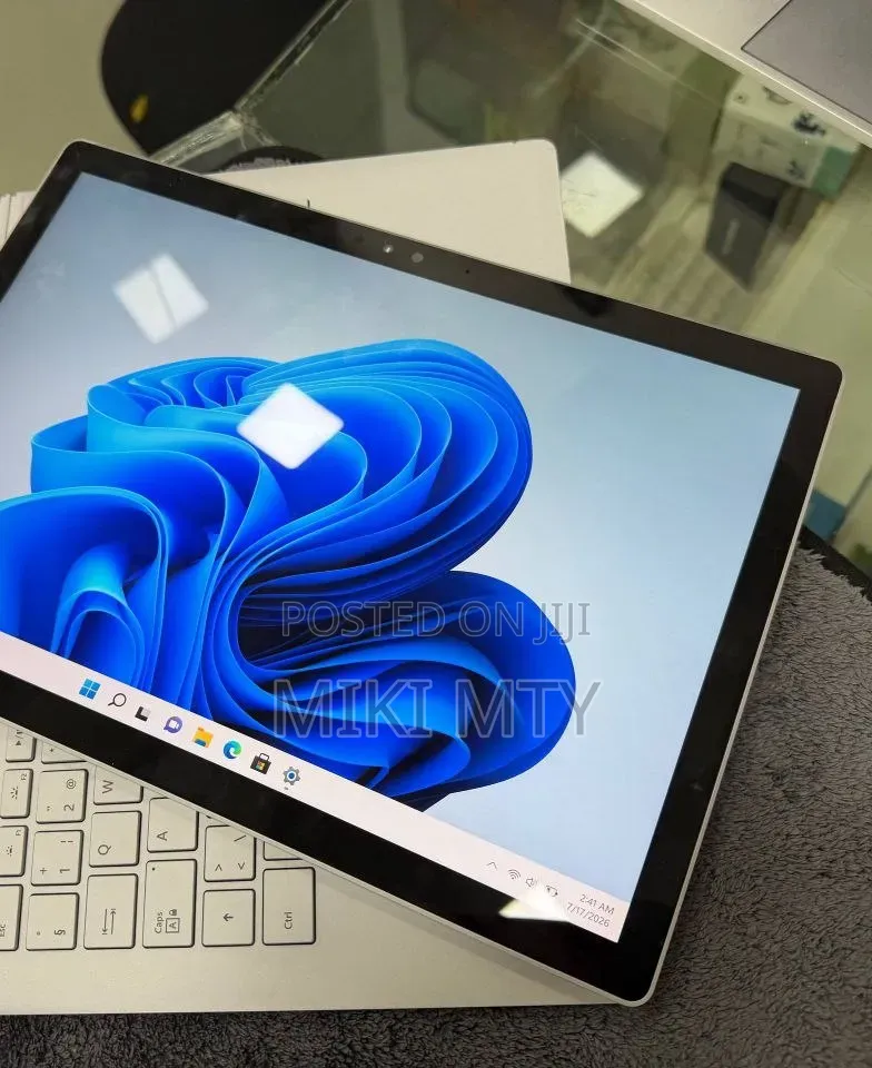 New Laptop Microsoft Surface 8GB Intel Core i5 SSHD (Hybrid) 128GB