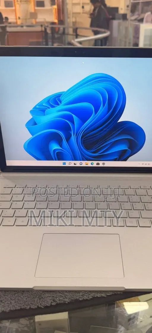 New Laptop Microsoft Surface 8GB Intel Core i5 SSHD (Hybrid) 128GB