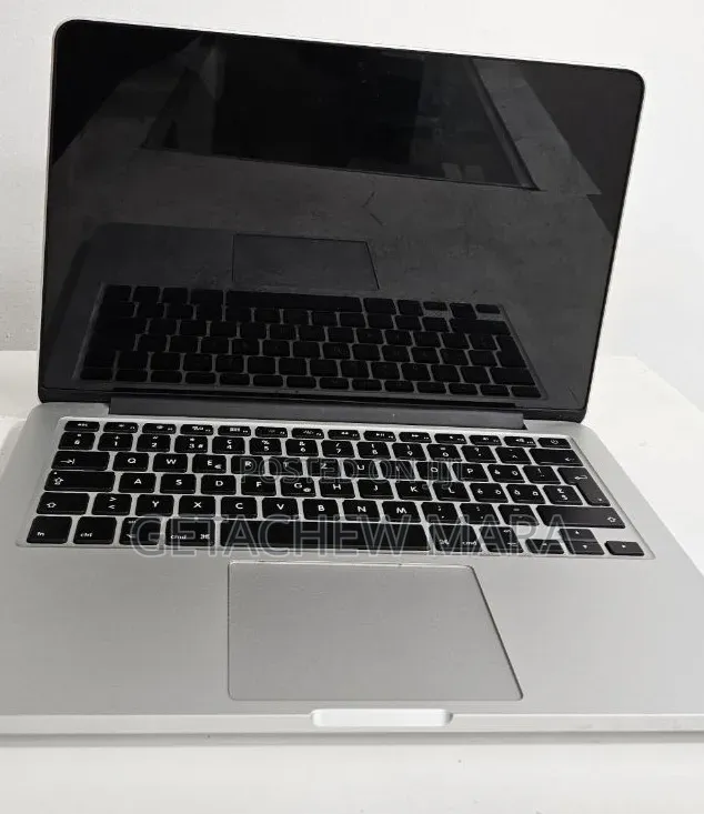 New Laptop Apple MacBook 2015 8GB Intel Core i7 SSD 256GB