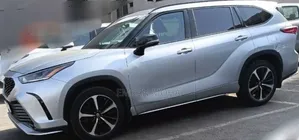 Toyota Highlander Hybrid 2022 Silver