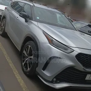Toyota Highlander Hybrid 2022 Silver