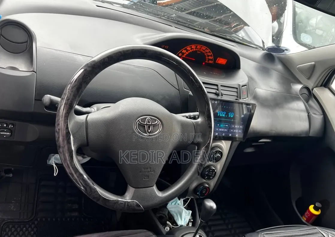 Toyota Yaris 2010 Gray